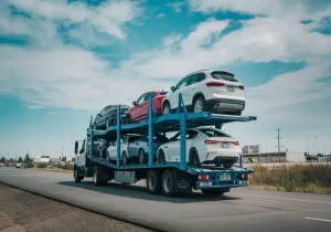 بررسی توقف واردات خودرو در کمیسیون صنایع مجلس شورای اسلامی