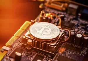 افت قابل‌توجه توان پردازش شبکه بیت‌کوین همزمان با رشد چالش‌های استخراج