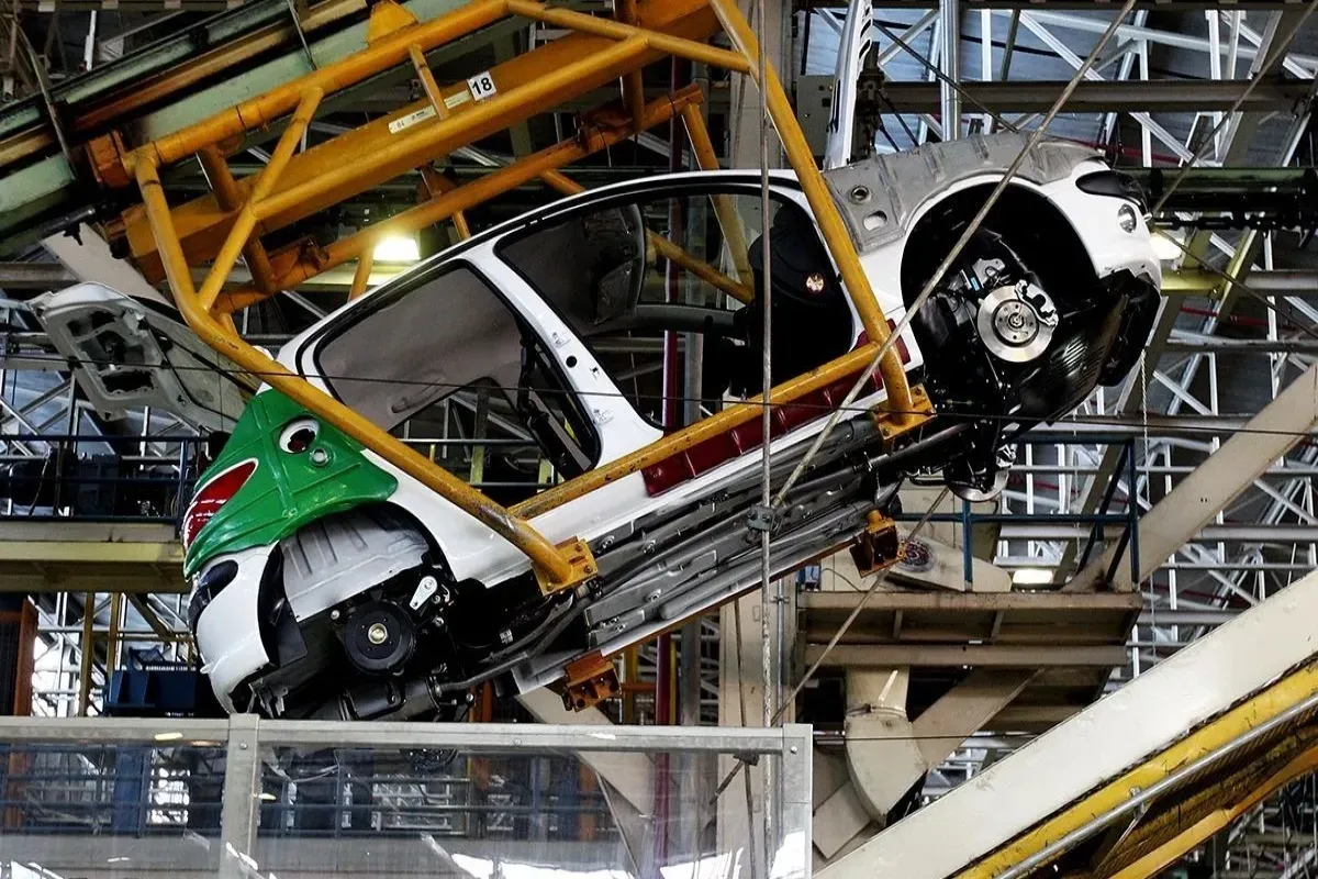 ضرورت حذف مقررات قیمت‌گذاری خودرو برای بهبود بازار